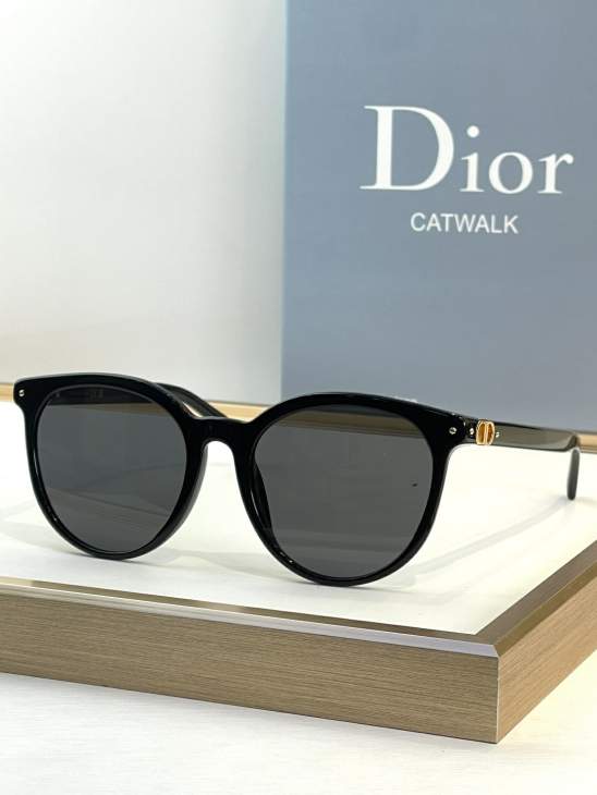 Picture of Dior Sunglasses _SKUfw76161597fw